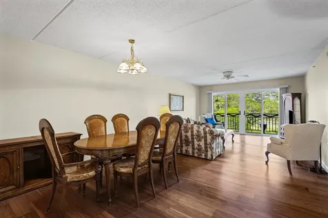 720 Creekside Drive Mount Prospect IL 60056