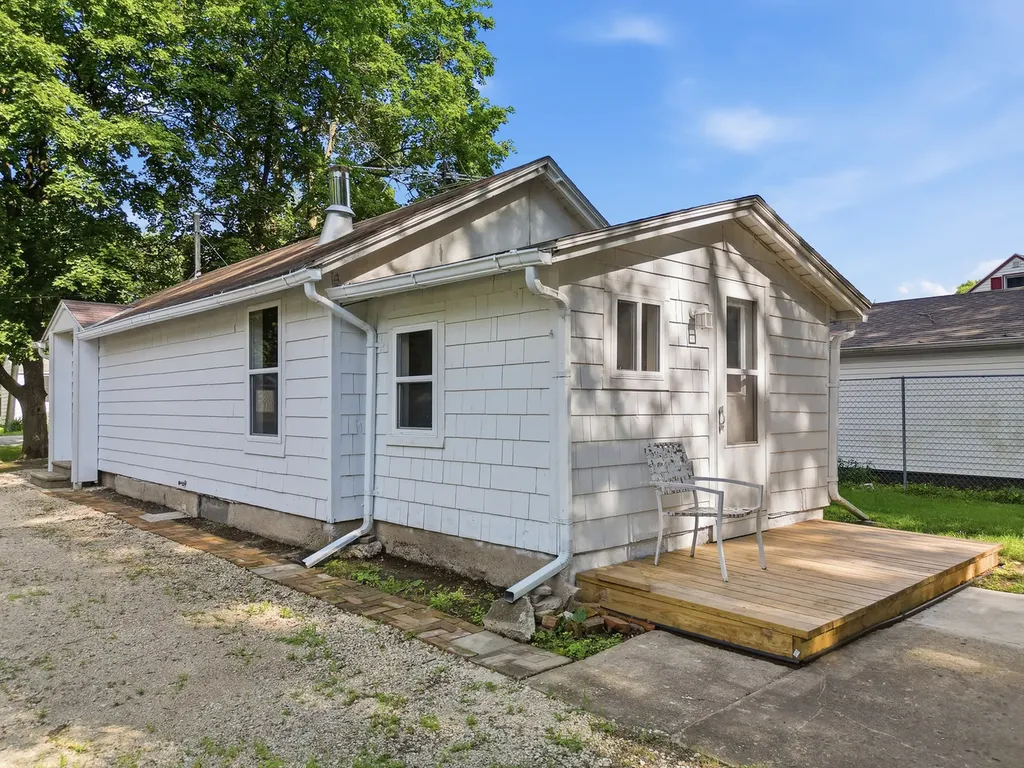 919 Sheridan Avenue Dixon IL 61021