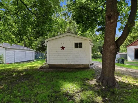 919 Sheridan Avenue Dixon IL 61021