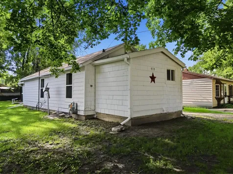 919 Sheridan Avenue Dixon IL 61021