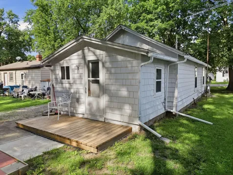 919 Sheridan Avenue Dixon IL 61021