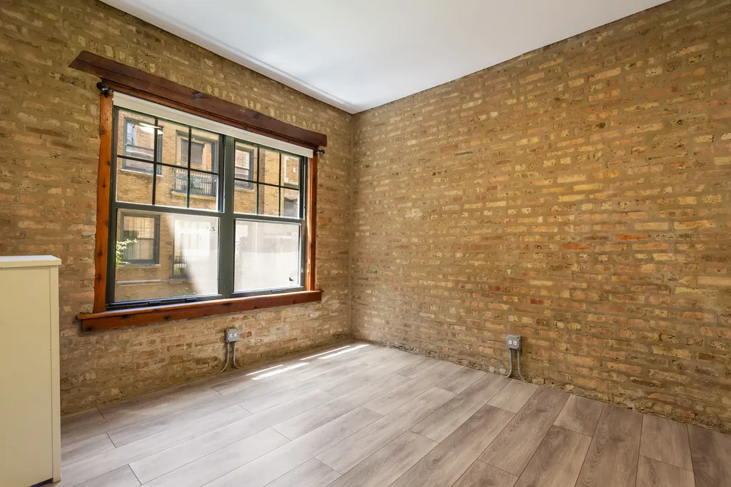 7025 North Sheridan Road Chicago IL 60626