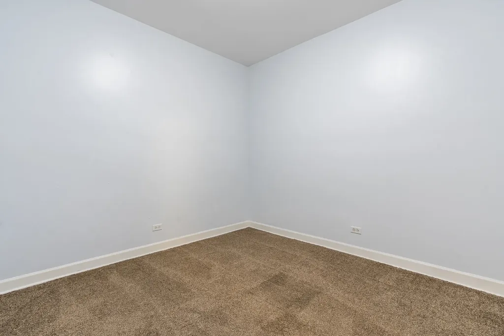 7025 North Sheridan Road Chicago IL 60626