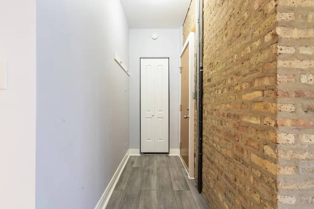 7025 North Sheridan Road Chicago IL 60626