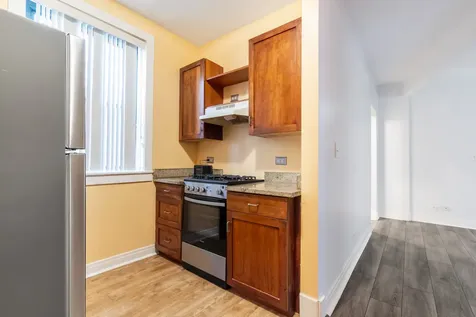 7025 North Sheridan Road Chicago IL 60626