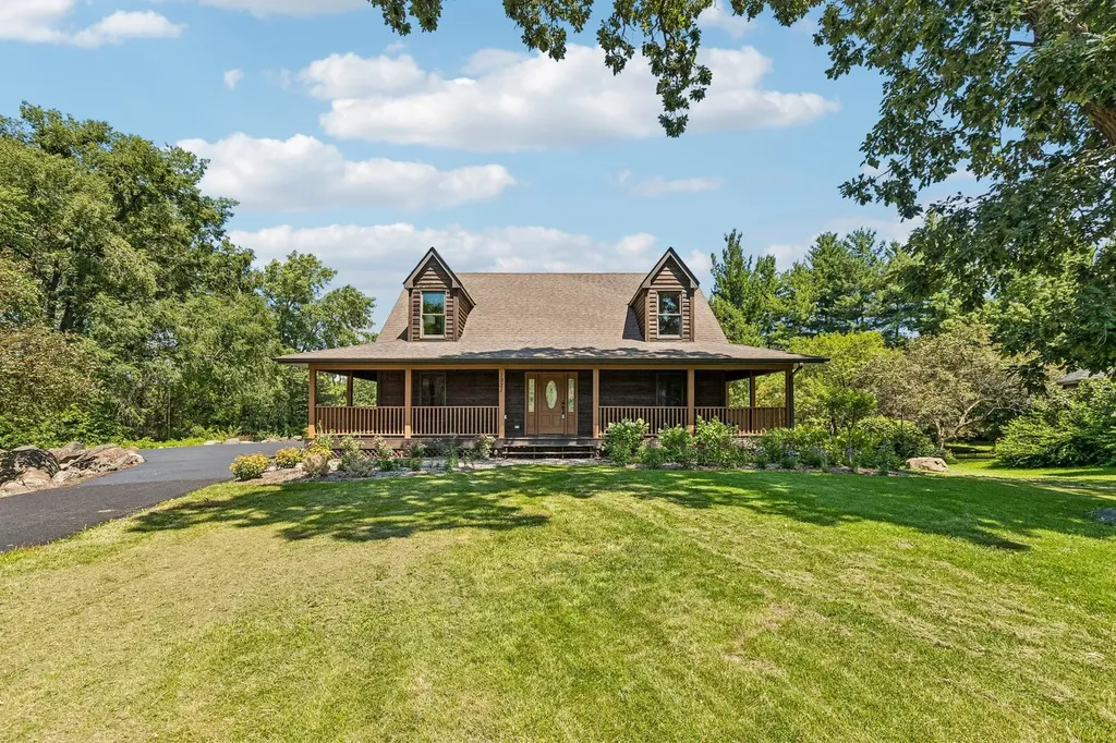 1921 Annettes Circle Sugar Grove IL 60554