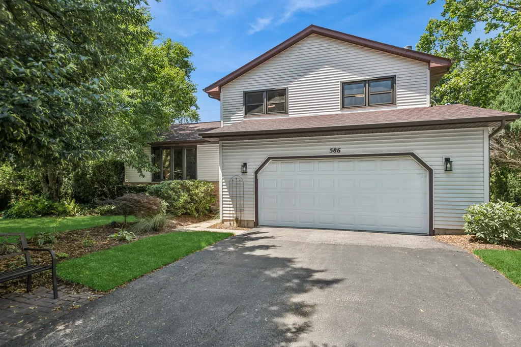 586 North Garfield Boulevard Grayslake IL 60030