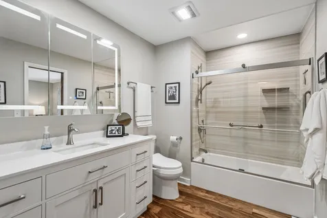 586 North Garfield Boulevard Grayslake IL 60030