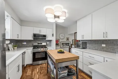 586 North Garfield Boulevard Grayslake IL 60030