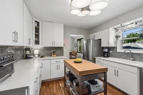 586 North Garfield Boulevard Grayslake IL 60030