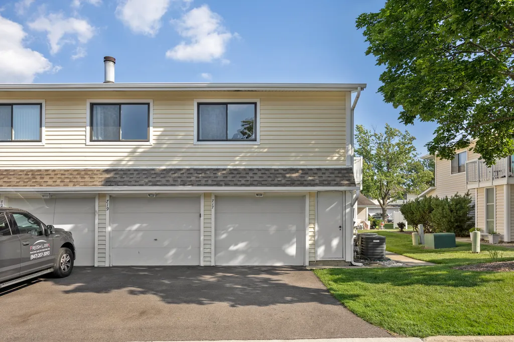 717 Whitesail Drive Schaumburg IL 60194