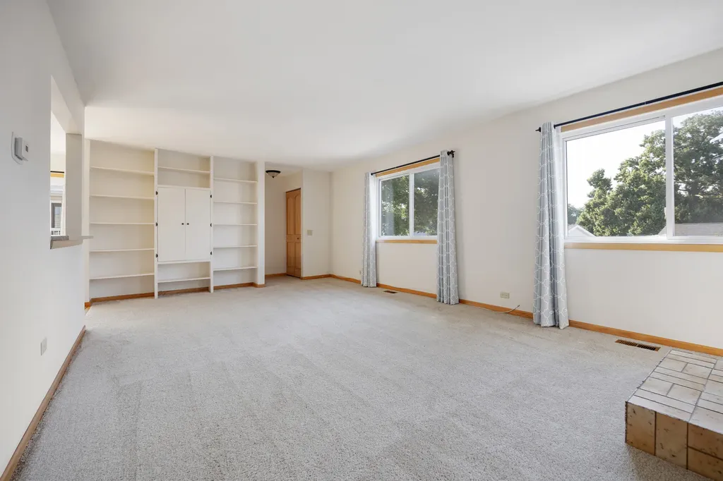 717 Whitesail Drive Schaumburg IL 60194