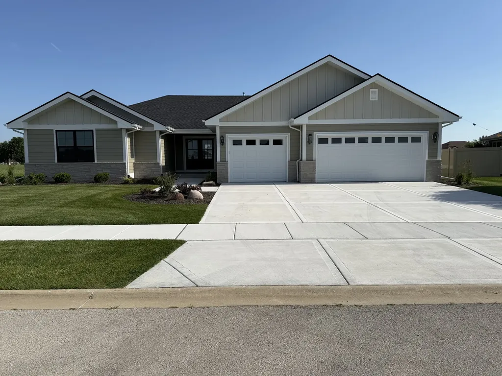 974 Tall Grass Lane Manteno IL 60950