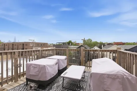 2033 West Huron Street Chicago IL 60612