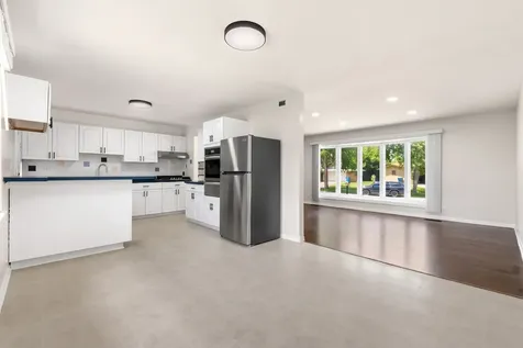 146 Pleasant Drive Chicago Heights IL 60411