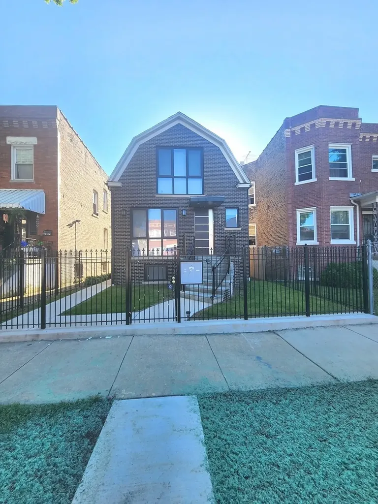 1034 North Drake Avenue Chicago IL 60651