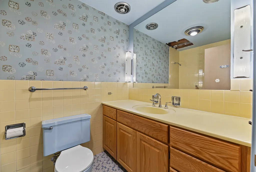 9701 Kedvale Avenue Skokie IL 60076