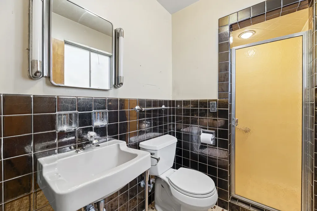 9701 Kedvale Avenue Skokie IL 60076