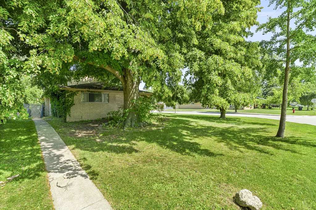 9701 Kedvale Avenue Skokie IL 60076