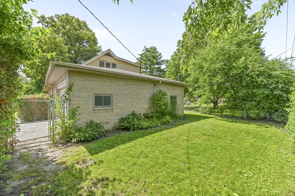 9701 Kedvale Avenue Skokie IL 60076