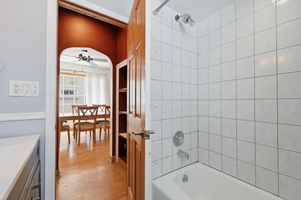 5457 North Monitor Avenue Chicago IL 60630