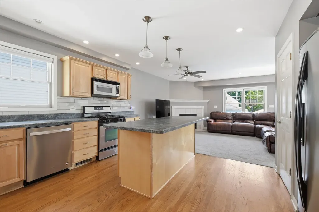 5457 North Monitor Avenue Chicago IL 60630