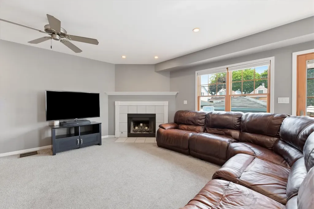 5457 North Monitor Avenue Chicago IL 60630