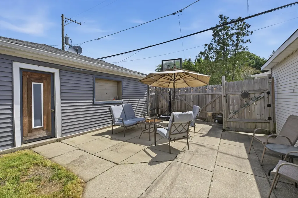 5457 North Monitor Avenue Chicago IL 60630