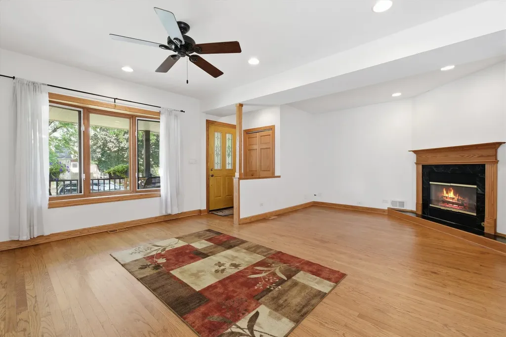 5457 North Monitor Avenue Chicago IL 60630