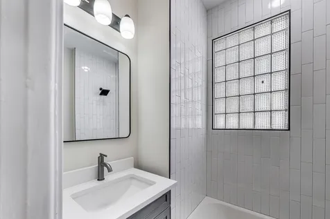 1839 West Henderson Street Chicago IL 60657