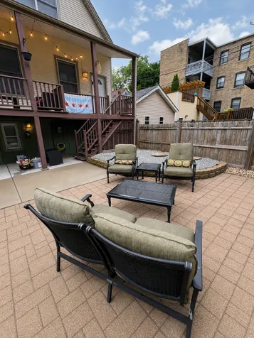 1839 West Henderson Street Chicago IL 60657