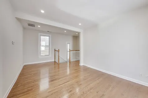 1839 West Henderson Street Chicago IL 60657