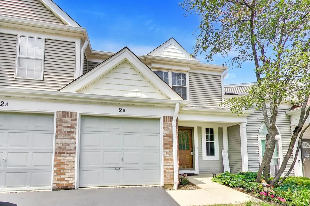 2 Chaucer Lane Streamwood IL 60107