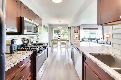 2 Chaucer Lane Streamwood IL 60107