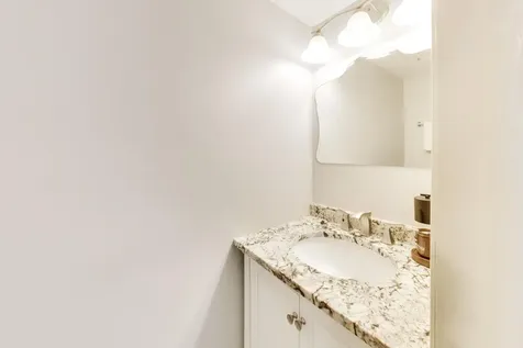 2 Chaucer Lane Streamwood IL 60107