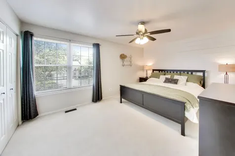 2 Chaucer Lane Streamwood IL 60107