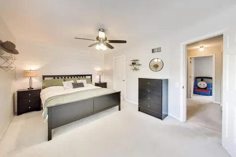 2 Chaucer Lane Streamwood IL 60107