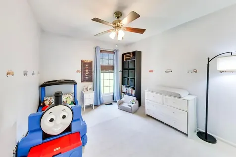 2 Chaucer Lane Streamwood IL 60107