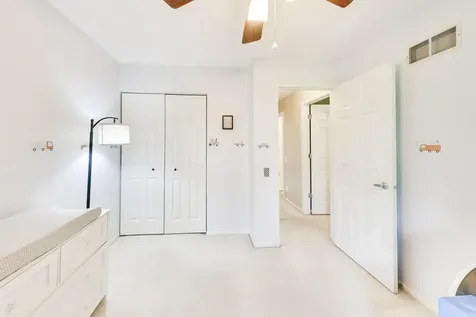 2 Chaucer Lane Streamwood IL 60107