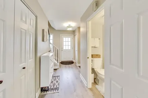 2 Chaucer Lane Streamwood IL 60107