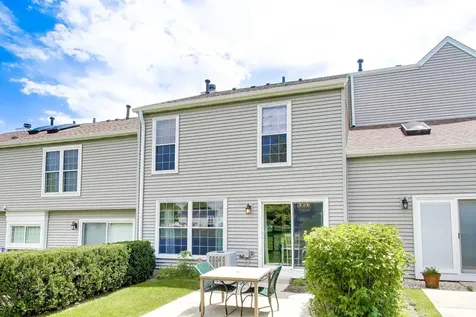 2 Chaucer Lane Streamwood IL 60107