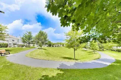 2 Chaucer Lane Streamwood IL 60107