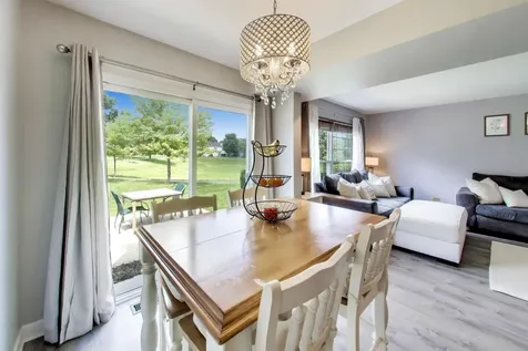 2 Chaucer Lane Streamwood IL 60107