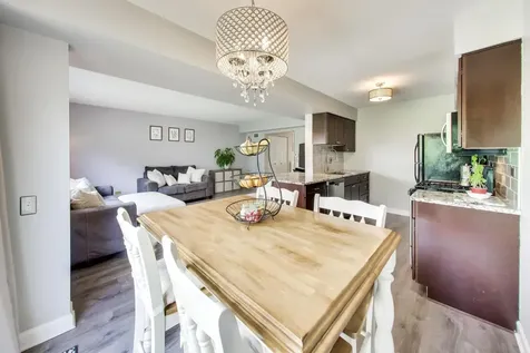 2 Chaucer Lane Streamwood IL 60107