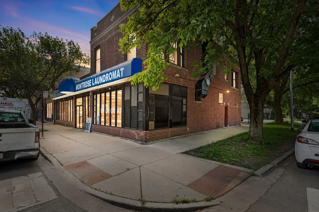 3461 West Montrose Avenue Chicago IL 60618