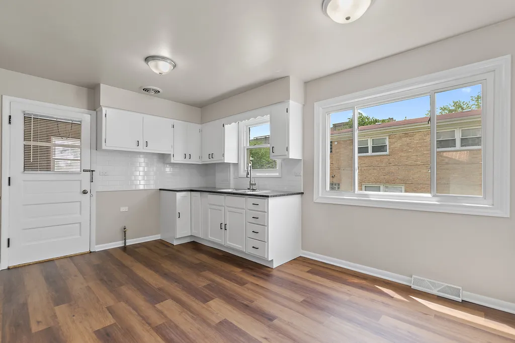 2115 North Mobile Avenue Chicago IL 60639