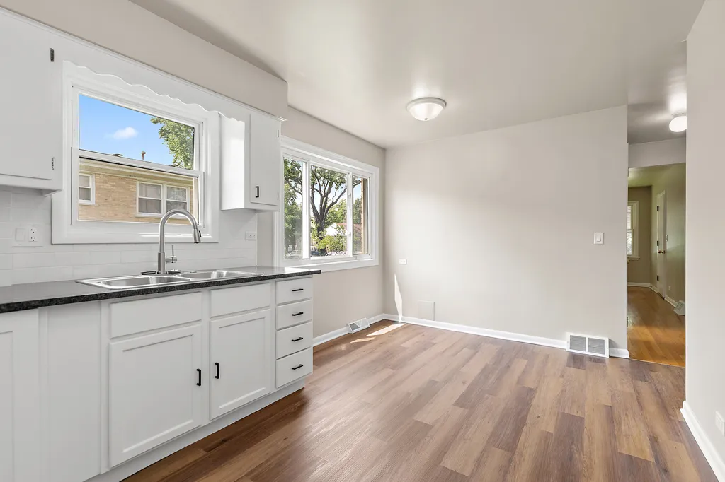 2115 North Mobile Avenue Chicago IL 60639