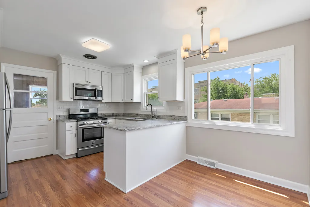 2115 North Mobile Avenue Chicago IL 60639