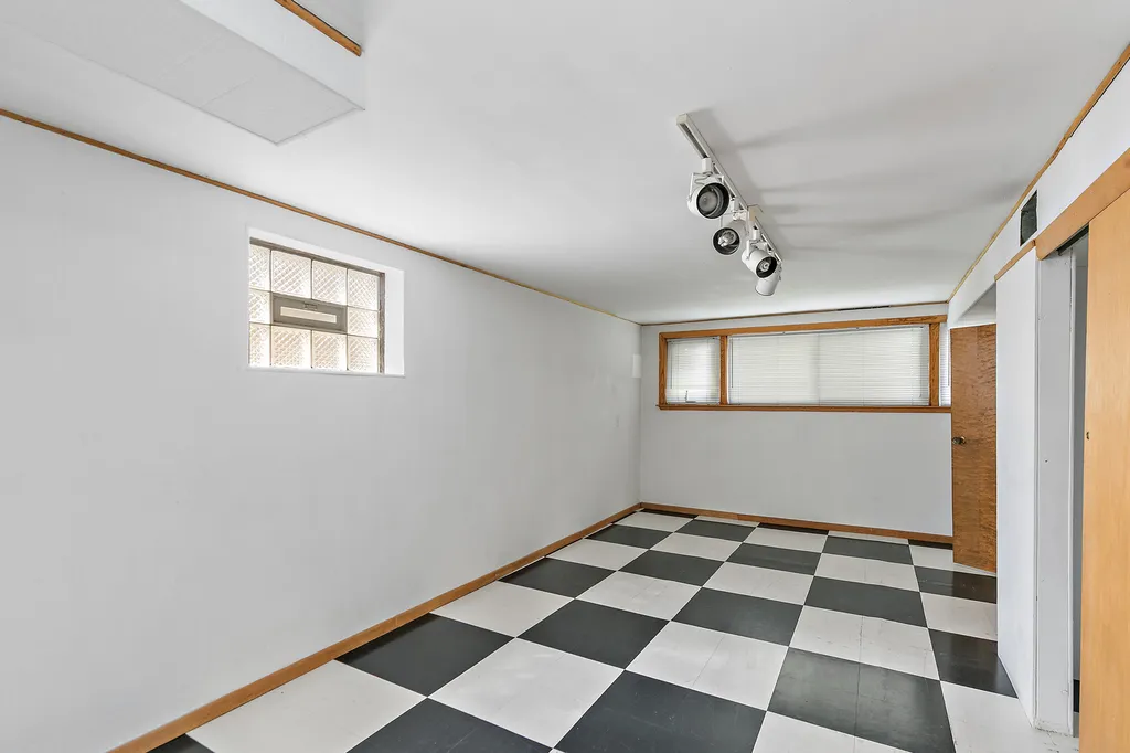 2115 North Mobile Avenue Chicago IL 60639