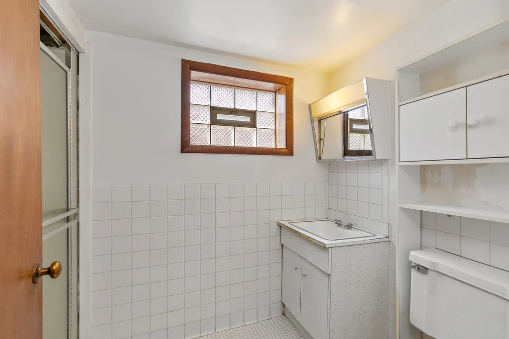 2115 North Mobile Avenue Chicago IL 60639